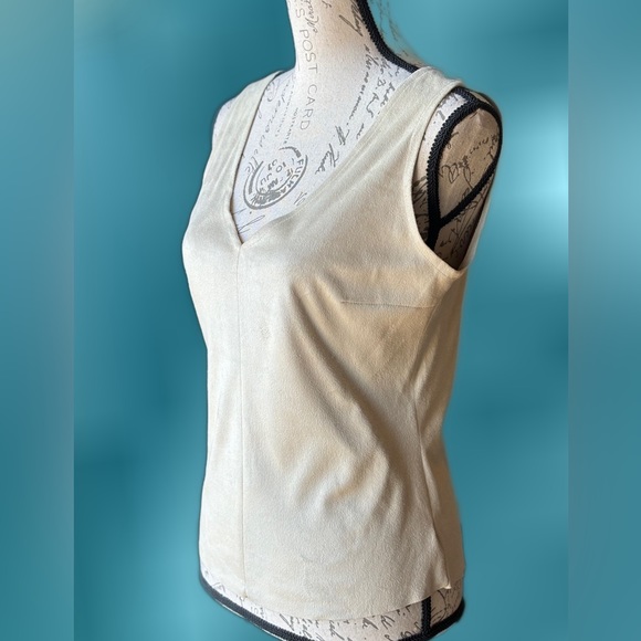 Sharagano Paris Suede-look V-Neck Sleeveless Top (S) Like New, never worn - Picture 4 of 10